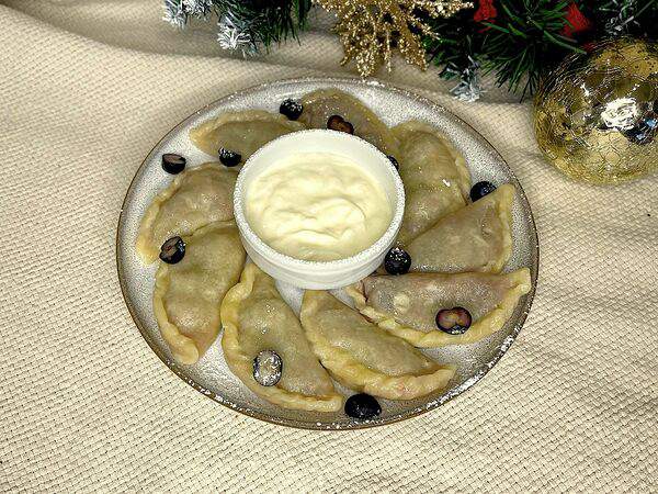 Debaton - Вареники с вишней и сметаной