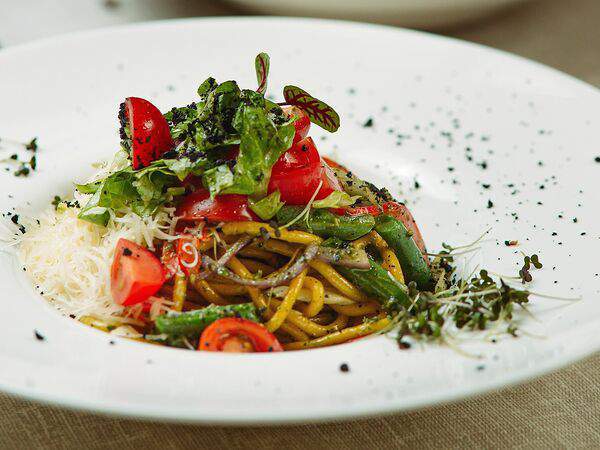 Семейный ресторан МишЛен - Паста с овощами и соусом песто
