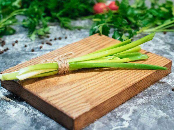 Батони - Лук зеленый свежий