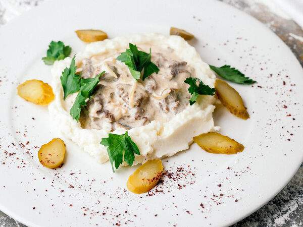 Сеть семейных кафе Kitchen - Бефстроганов с картофельным пюре