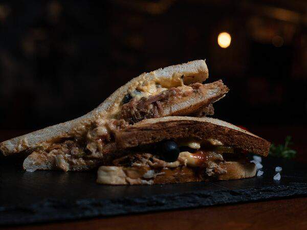 Летов - Сэндвич с рваной свининой и сыром Чеддер