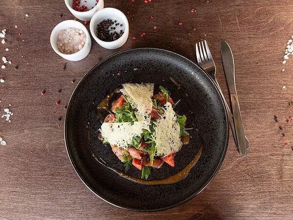 Cart Lounge - Салат с говядиной и арбузом