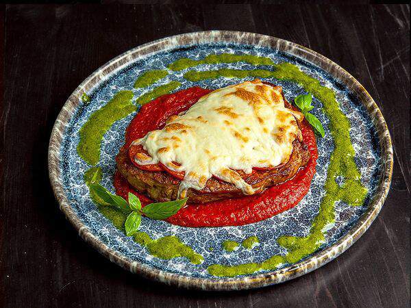 Территория - Свиная шея запечённая с сыром и пепперони в томатном соусе