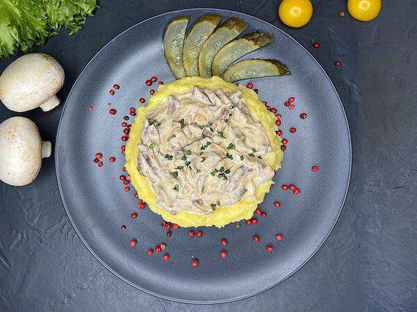 Lenkoff - Бефстроганов из говяжьей вырезки с картофельным пюре