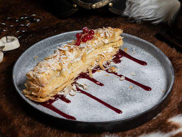 Викинги - Наполеон с ягодным соусом