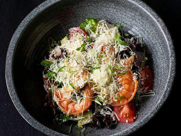 Half of you - Салат с креветкой и цитрусовым соусом