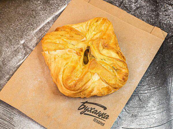Пекарня Буханка - Турновер с мясом и соусом песто