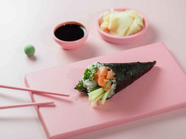 Rollwell - Темаки с лососем