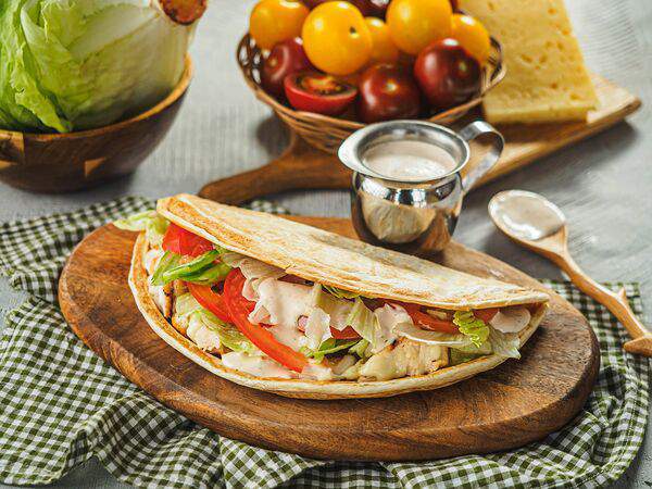 Шаурма & Гриль - Пицца закрытая цезарь