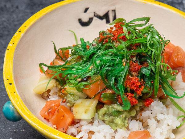 Umi asian kitchen & bar - Поке с лососем и чука