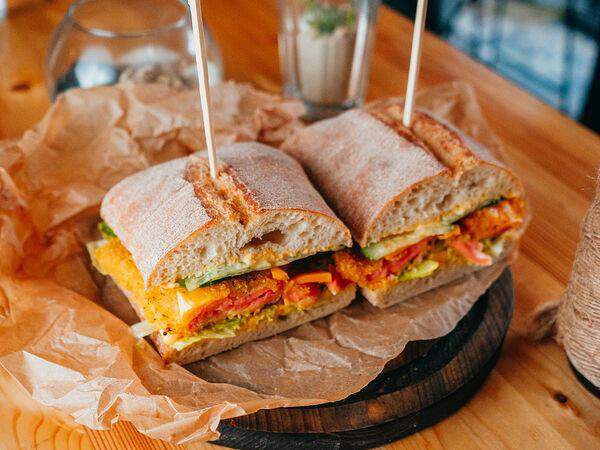 Берег - Кубинский сэндвич с красной рыбой и творожным сыром