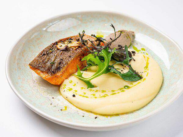 Клево - Стейк форели с пюре из сельдерея