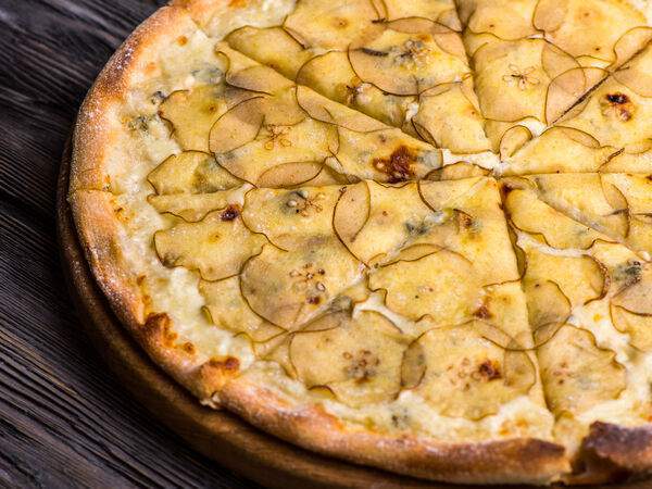 Парк Культуры Галерея вкуса - Пицца с грушей и сыром Горгонзола