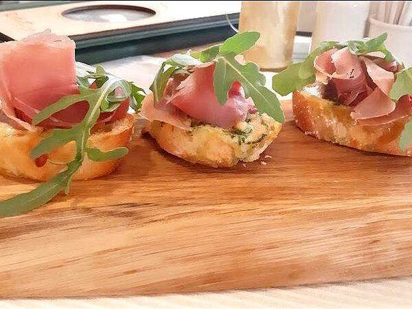Ristorante Da Claudio - Брускетта с пармой и рукколой