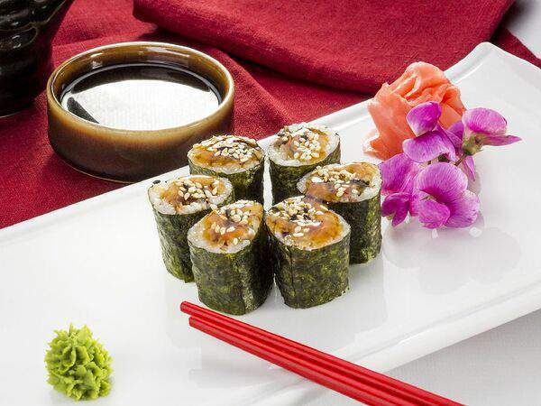 Villa Ченто - Ролл с копченым угрем и огурцом