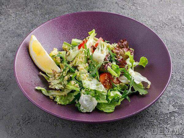 Кофейня №1 - Салат с авокадо и киноа