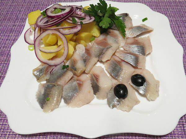 Дом с мезонином - Малосольная селедочка с картошечкой и лучком