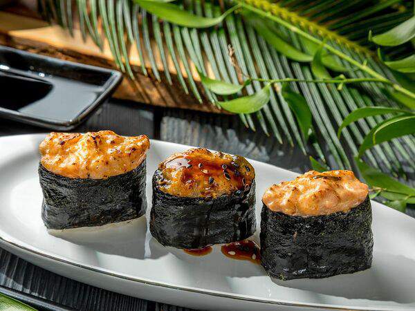 Кухня Момо - Запеченный гункан с угрем