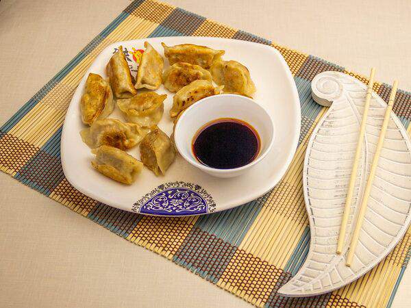 Kong Fu - Жареные Цзяоцзы с креветкой, курицей и луком