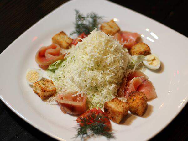 Забой - Салат Цезарь с сёмгой поморского посола