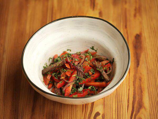 Pur-Pur - Теплый салат с говяжьей вырезкой