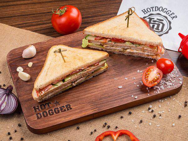 Hotdogger - Сендвич с копченой куриной грудкой
