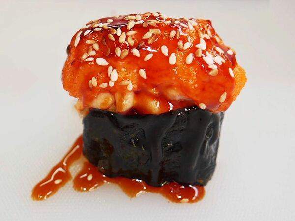 Kaikan - Гункан запеченный с лососем