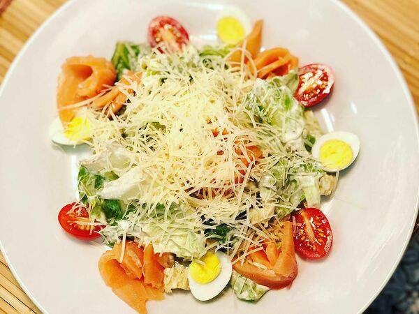 Бисквит - Салат цезарь с семгой