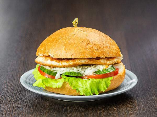 Кафе-гриль Serbia - Бургер Филе куриной грудки с беконом