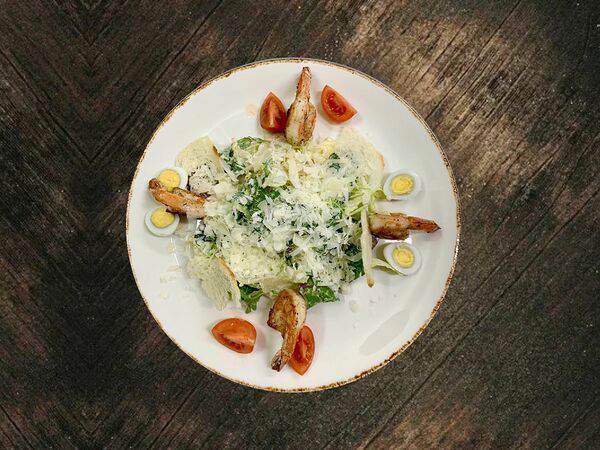 Костёр Пицца и Гриль - Салат Цезарь с тигровыми креветками