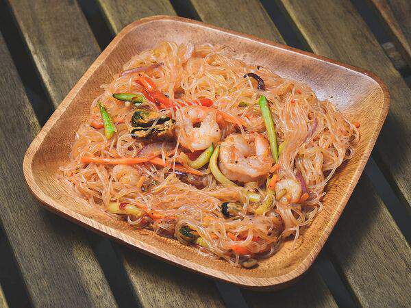 Navi Wok - Вок Креветки и кальмары в соусе Том Ям