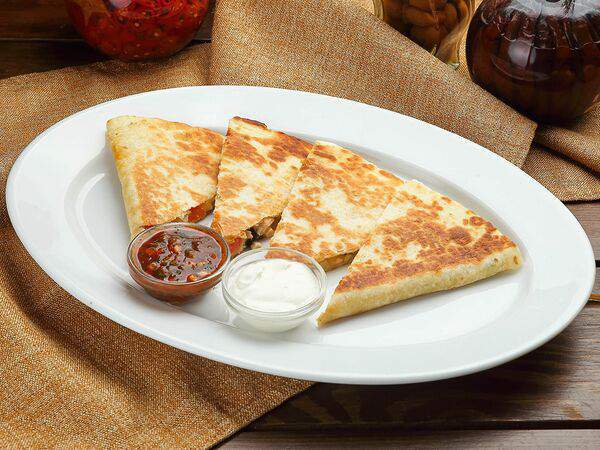 Бирхаус - Мексиканская кесадилья с курицей