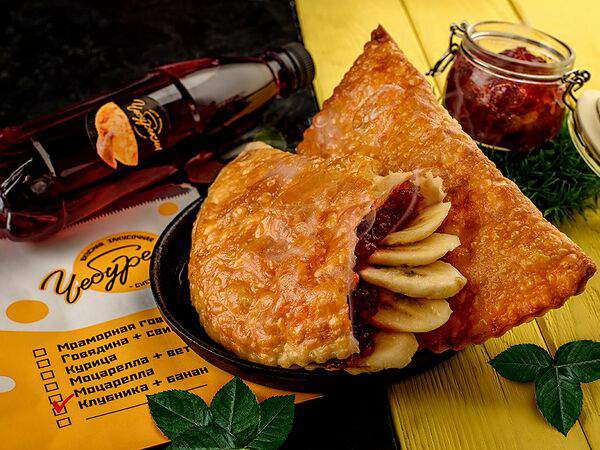 ЧебурекМи - Чебурек с клубникой и бананом