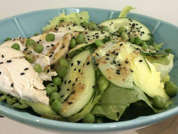 Библиотека - Салат из зеленого микса и куриной грудки