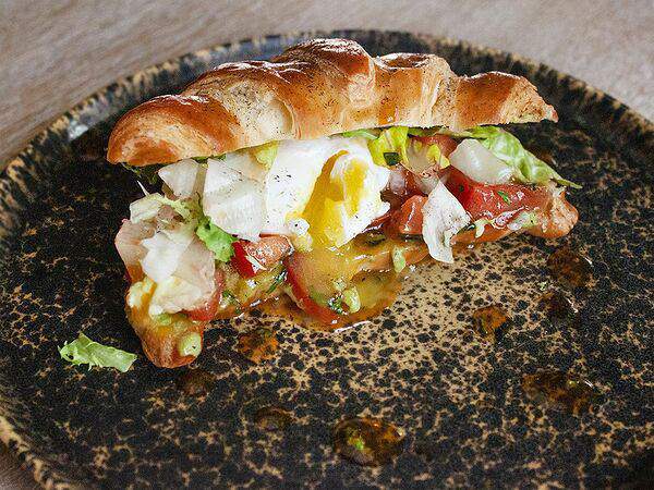 Poke Top - Круассан с гуакамоле