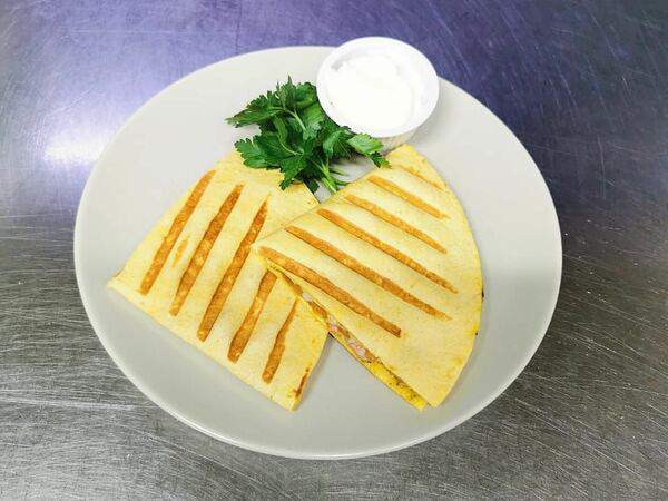 Мустанг - Кесадилья с колбасками