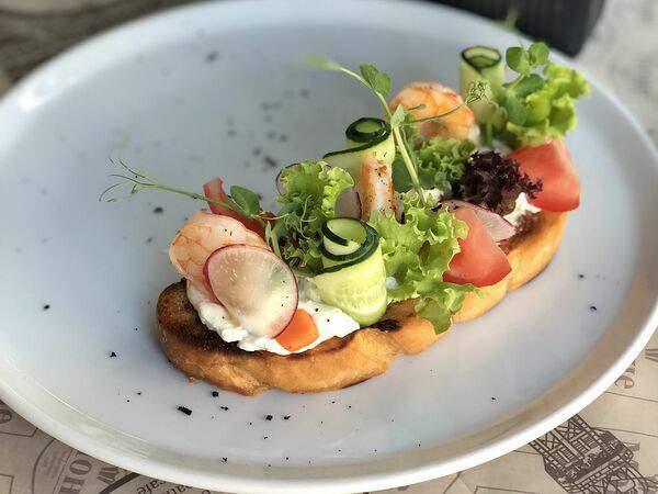 Моне - Брускетта с креветками