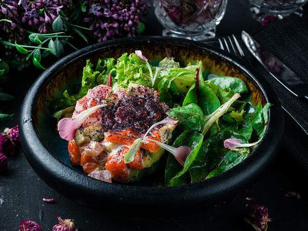 Березка - Салат c малосольным лососем и авокадо