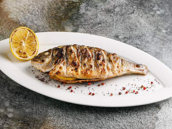 Ресторан Каре - Дорадо на решетке