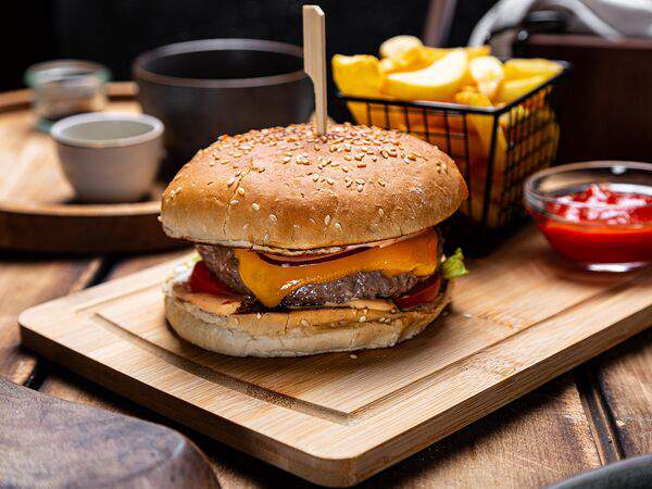 PizzAmore - Бургер с картофелем фри