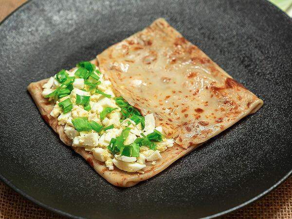 Блинная печка - Блин с яйцом и зеленым луком