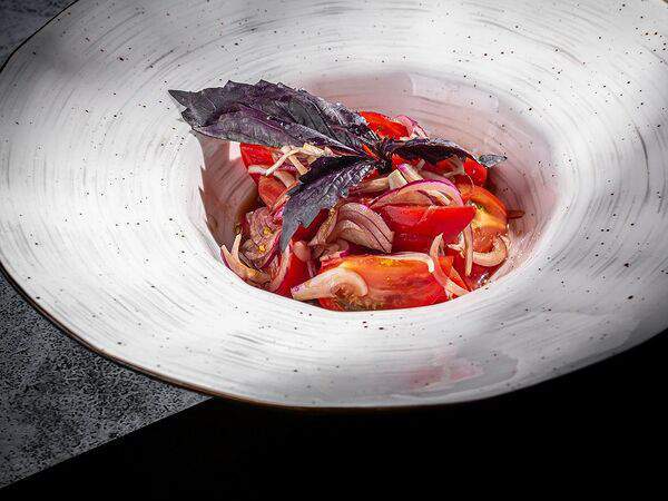 Восточный Базар - Салат Бакинские помидоры с гранатовым соусом