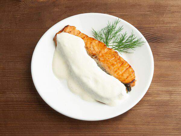 Перекус - Стейк семги со сливочным соусом