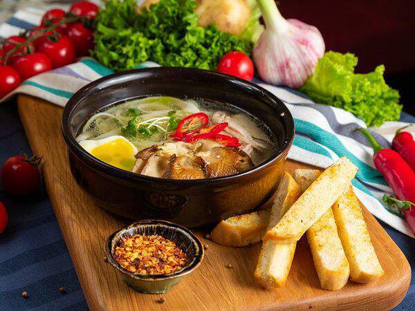 Hot Holland - Домашний куриный суп с жареными вешенками