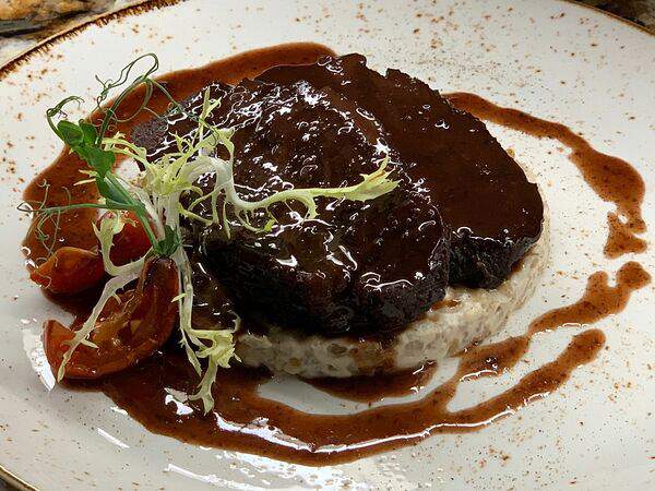 Пунта Прима - Щечки говяжьи на орзотто с соусом Порто