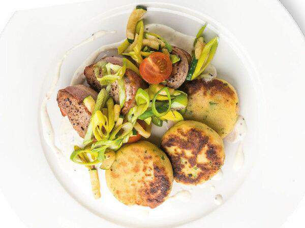 Фёст на Первомайской - Свиные медальоны с картофельными оладьями в горчичном соусе