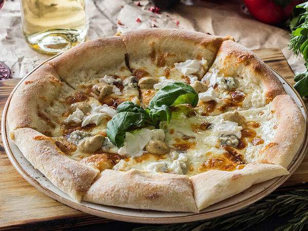 Volna - Пицца сырная с грибным муссом