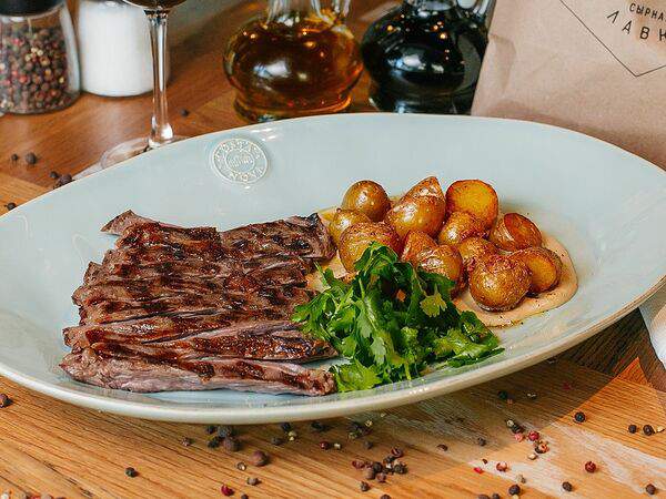 Сыроварня - Скерт-стейк с молодым картофелем
