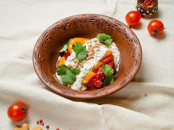 Кинза - Стейки из печеных перцев с кедровыми орехами