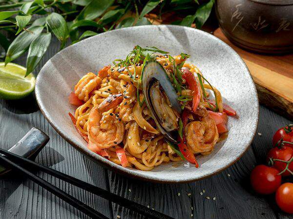 Кухня Момо - Wok-лапша Том Ям